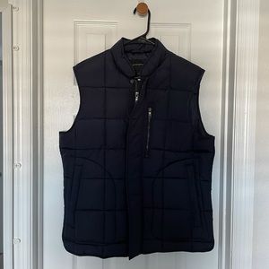 navy Banana Republic puffer vest M. NEVER WORN